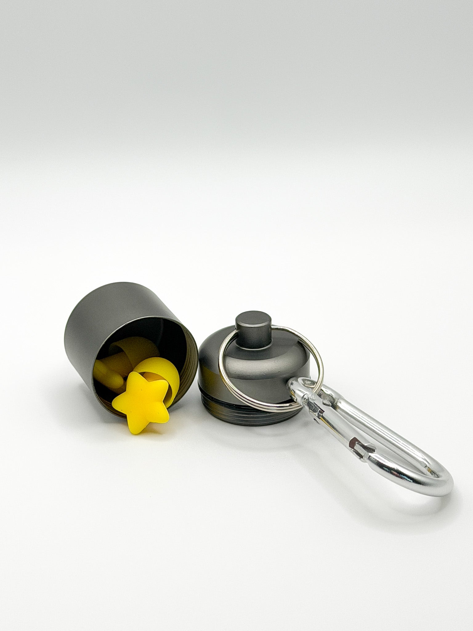 Metal Capsule Case with Carabeaner